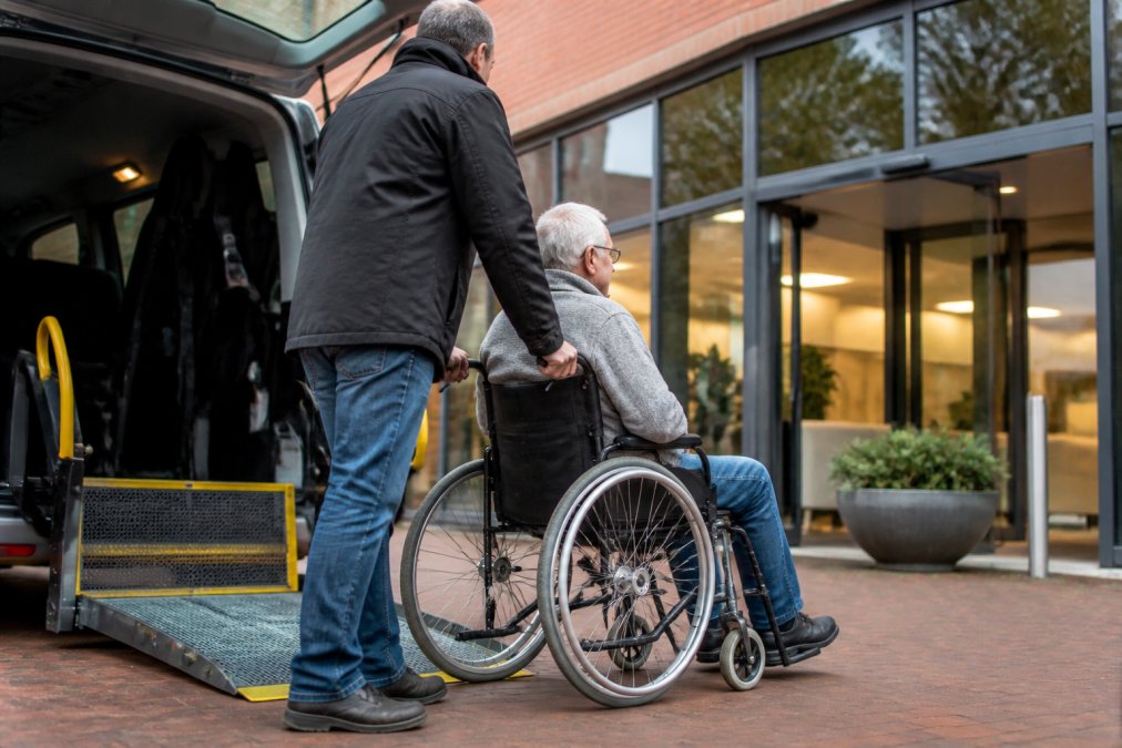 rolstoeltaxi-voor-medische-afspraken-stap-voor-stap-1786845161