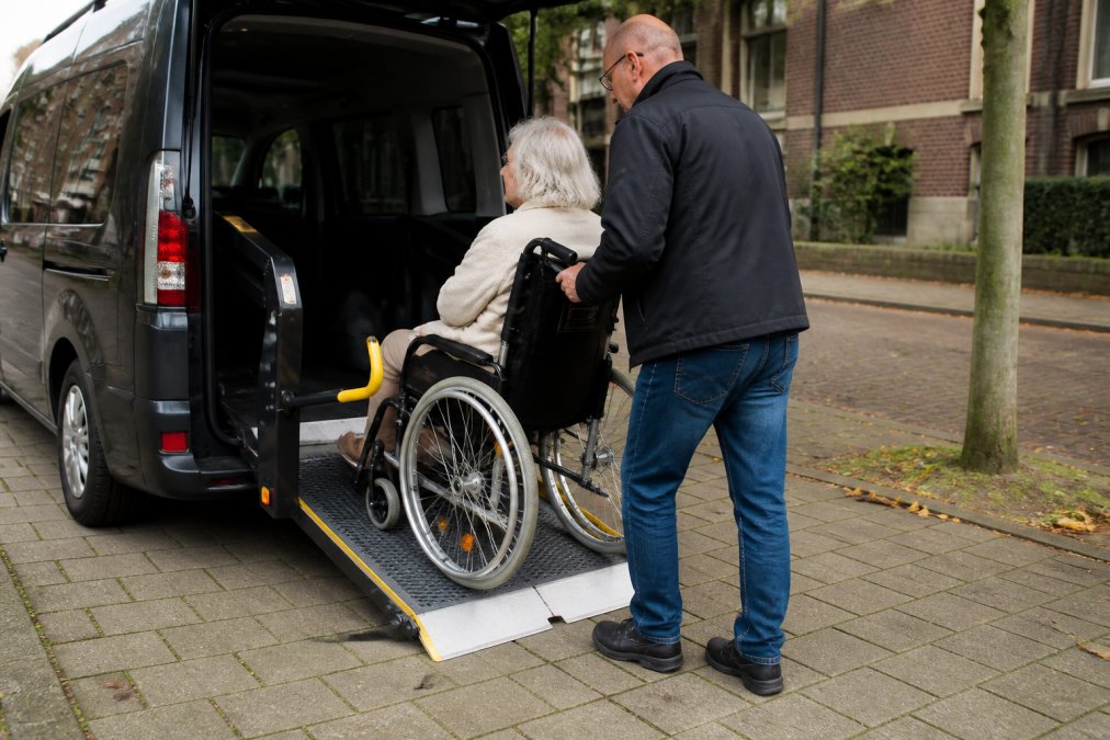 betrouwbaar-rolstoelvervoer-voor-senioren-in-utrecht-1788574265-1