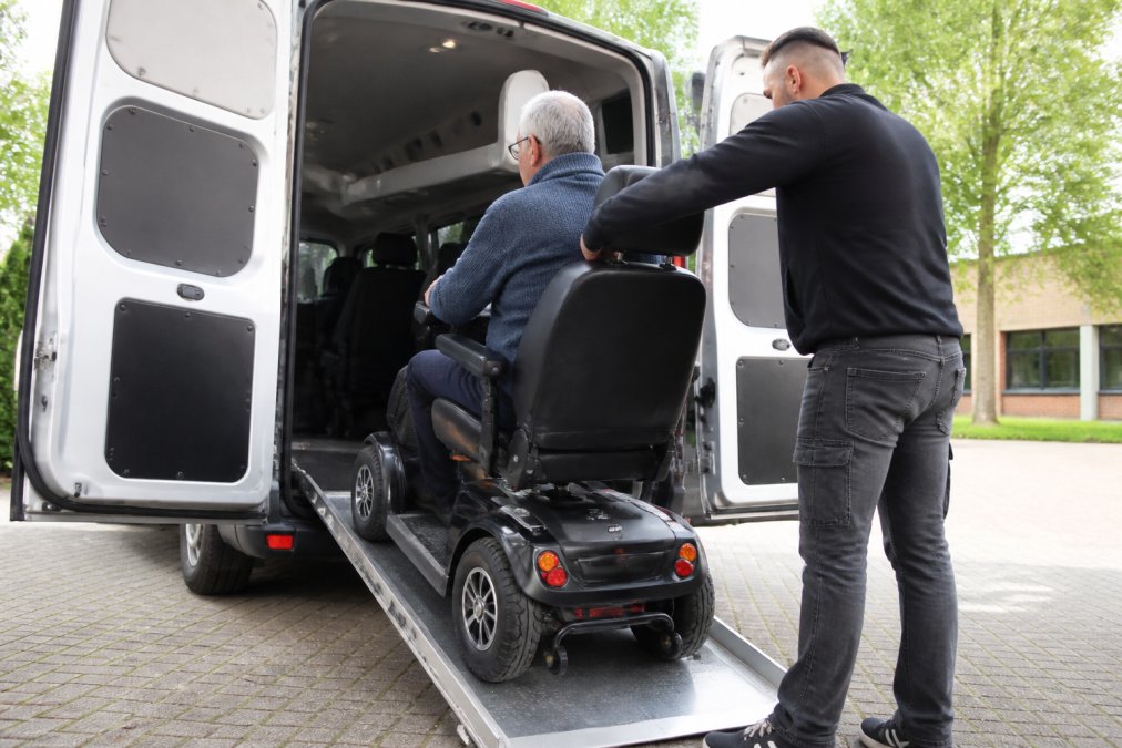 rolstoeltaxi-voor-grote-elektrische-scootmobiel-gids-1789354350-1